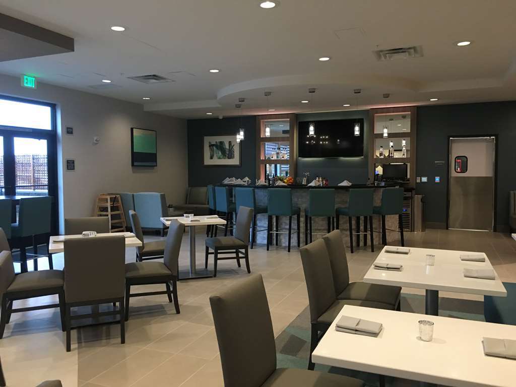 Best Western Premier Hotel at Fisher's Landing Vancouver Restaurant billede