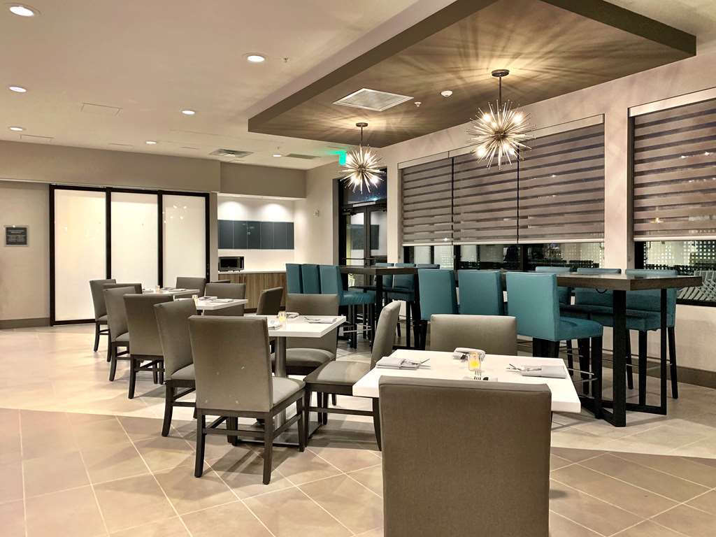 Best Western Premier Hotel at Fisher's Landing Vancouver Restaurant billede