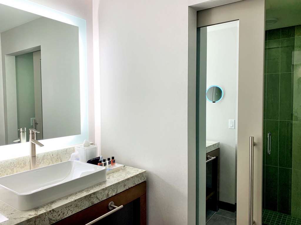 Best Western Premier Hotel at Fisher's Landing Vancouver Værelse billede
